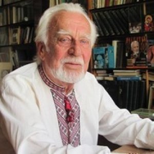 «А в серці тільки ти, моя прекрасна, рідна Україна!» (95 років від дня народження  Романа Іваничука, українського письменника)
