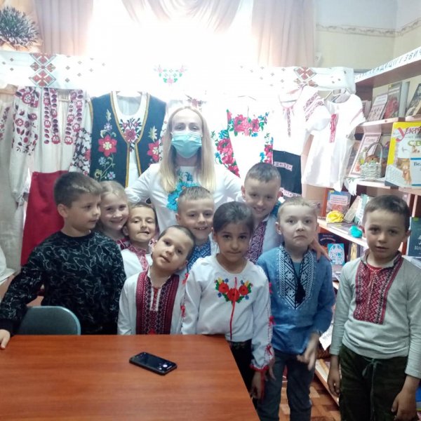 Народознавча година «Українські вишиванки наче веселки світанки»