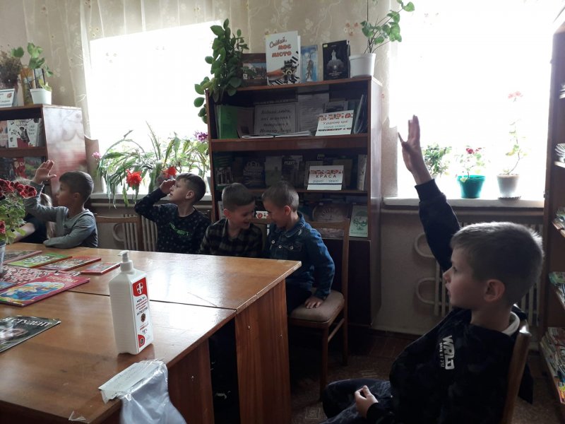 Бібліотечні посиденьки «Казковий світ дитинства» 