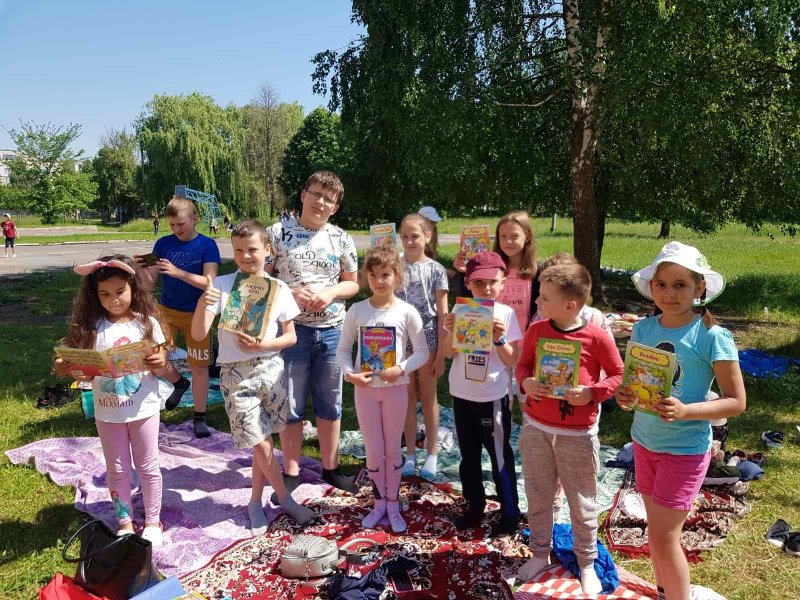 Ознайомча бесіда «На хвилинку зупинись – нову книгу подивись!»
