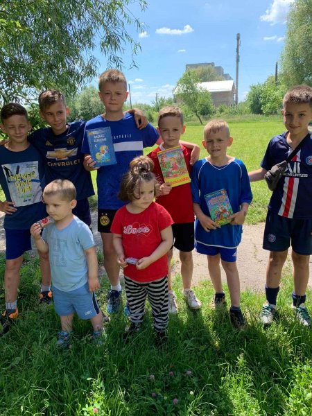 Літературну мандрівку «Загадки для малят про птахів, комах, звірят»