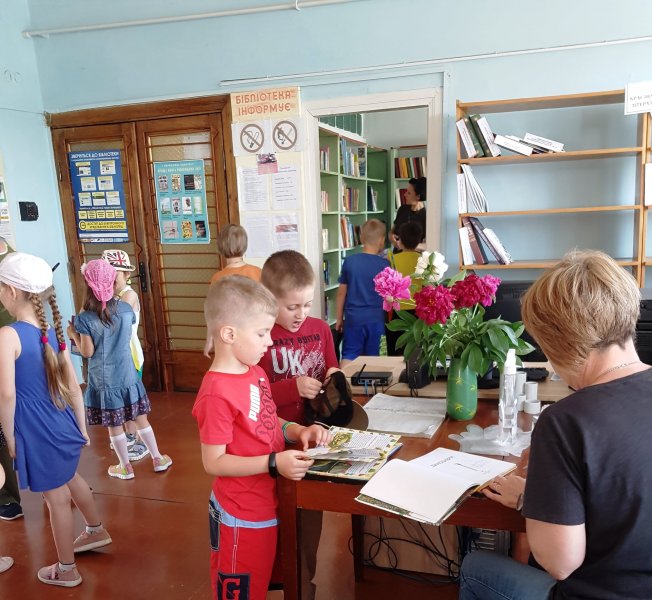 Екскурсія до бібліотеки «У світі чарівної книги»