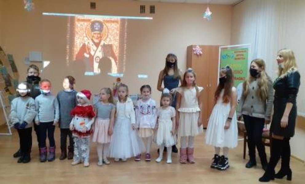 Народознавча світлина   «Миколай  мандрує світом»