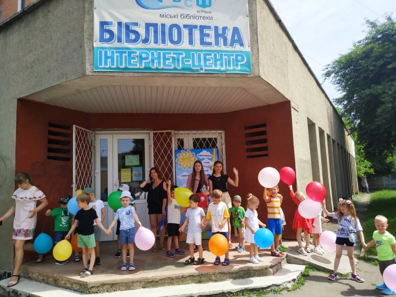 Гра-подорож «Хто здоровий той сміється» «Бібліотека під відкритим небом»
