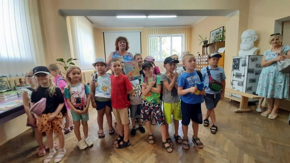 «Посольство Книжкового Арсеналу у твоїй бібліотеці» (в рамках ювілейного Х Міжнародного фестивалю «Книжковий Арсенал») Книжкове асорті від Неоніли Диб’як «Змалку з книгою дружи»