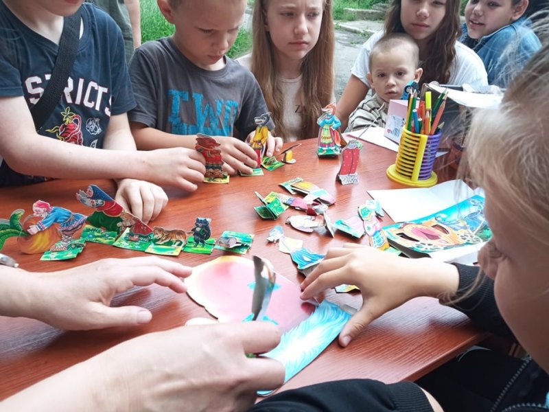Територія позитиву «Сонячна галявина»  «Бібліотека під відкритим небом»