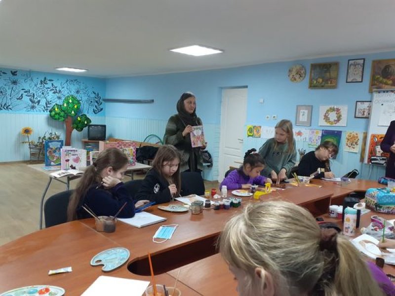 Бібліоколаж «Цікаво, корисно, пізнавально для дівчаток»
