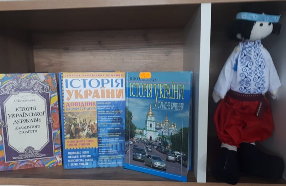 Виставка-інсталяція «Україна крізь віки»
