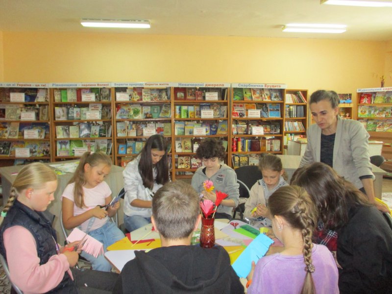 Розважальний калейдоскоп «Хай сонцю і квітам всміхаються діти» 