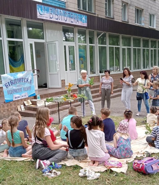 Виставка порада «Цілющі рослини поряд»