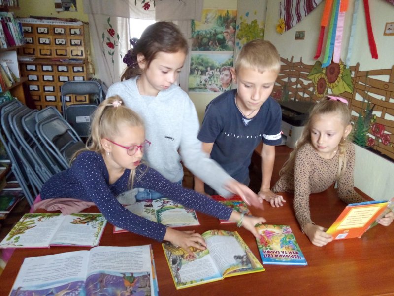Інформаційний калейдоскоп «Літо+Книга+Я=Друзі»