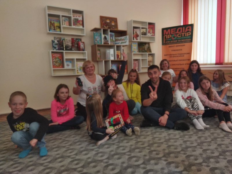 Бібліотуса «Літо+книга+я=друзі»