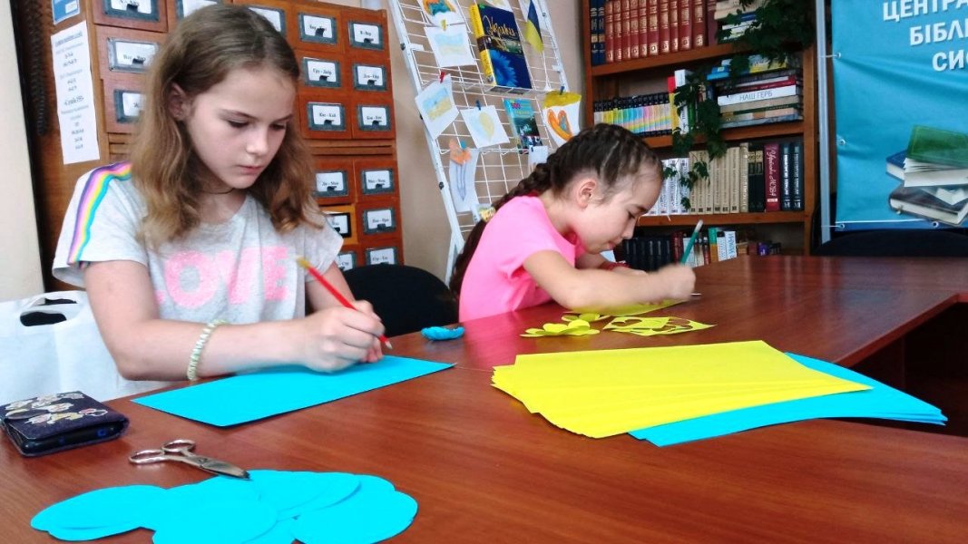 Майстер-клас з виготовлення українського оберегу  «Я люблю Україну»