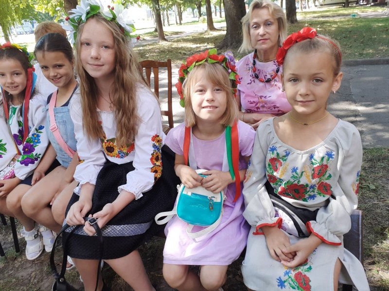 Літературний квітник «Земля усміхається квітами»