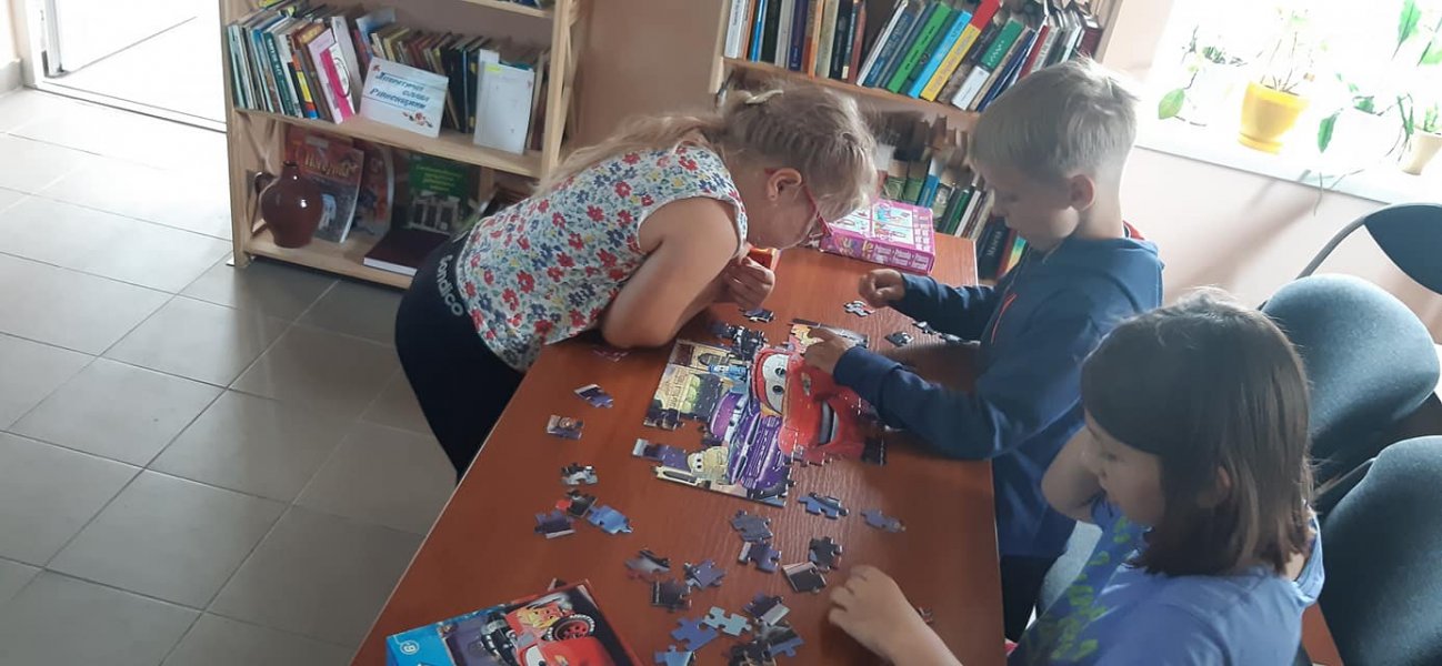 Бібліомайданчик ”Літні забави”