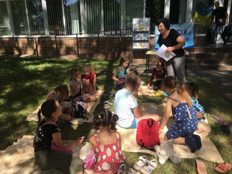 Літературний компас ”Знання - сонце, книги - віконце”