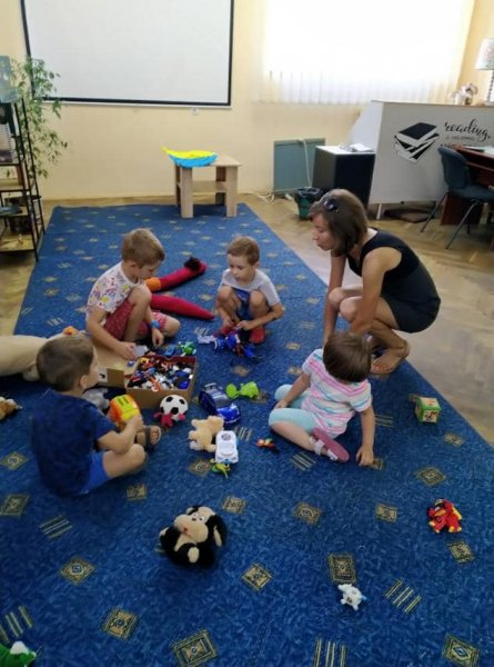 Зустріч з психологом Наталією Панасюк ”Арт-обійми з Іванною Голуб”