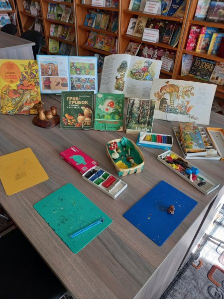 Тематична виставка ”Осінь на книжковій поличці”