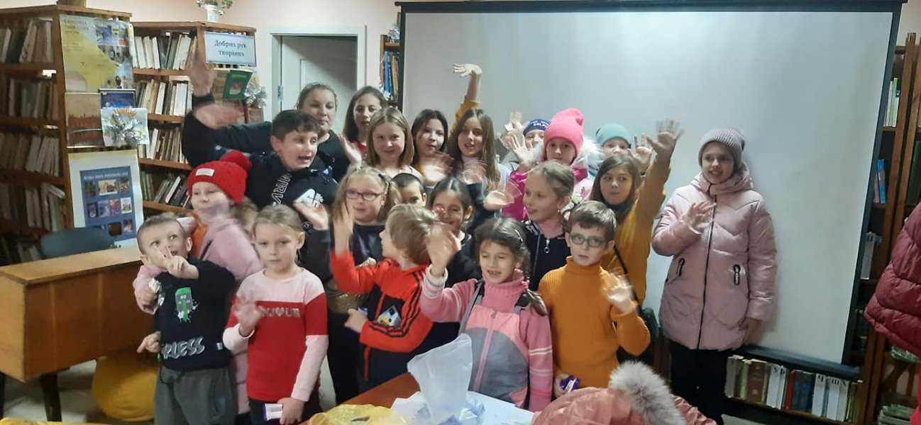 Фольклорні посиденьки ”Дзвінко лине коляда - українців всіх єдна”