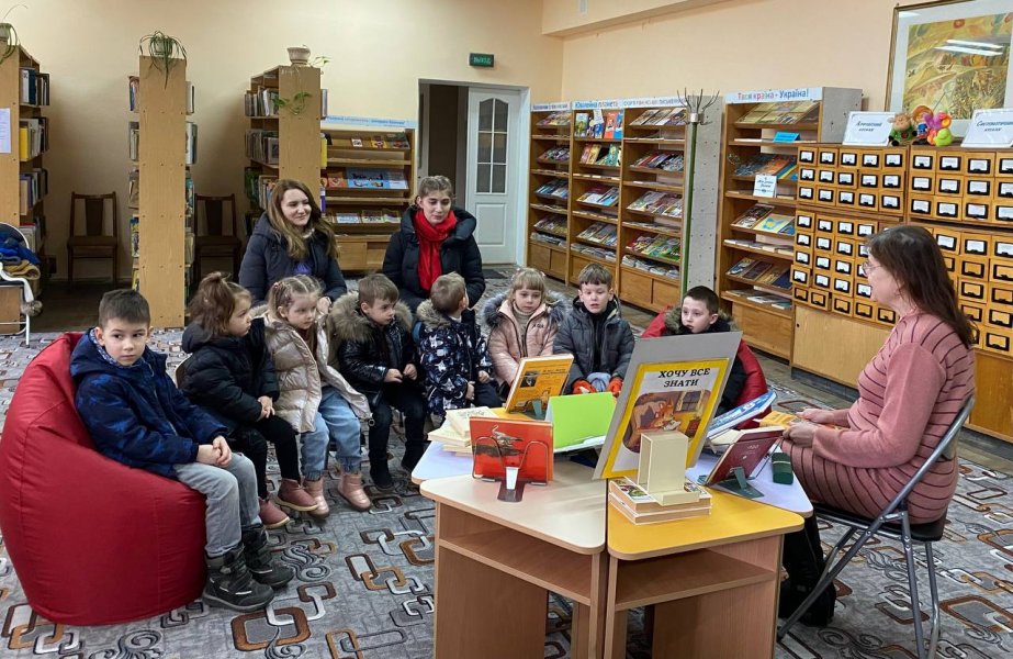 Книжкова виставка «Чарівна скарбничка казок Наталії Забіли»