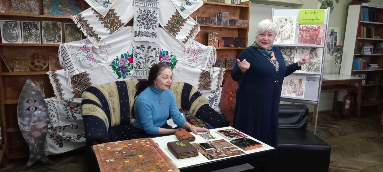 Презентація футуристичних книг Людмили Дахової