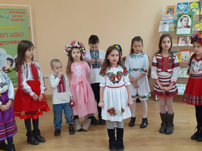 Літературна вітальня «У доброму світі поетеси»