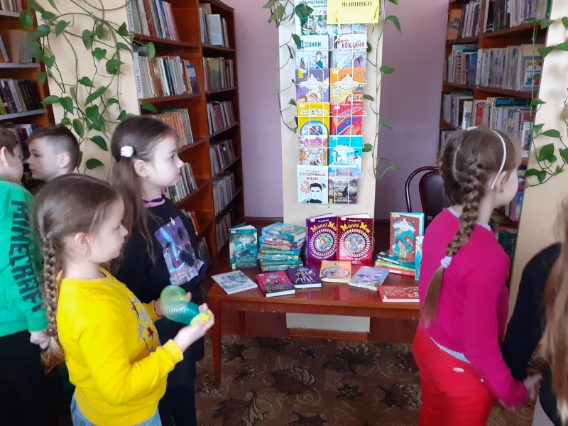 Книго-фреш ”Зупинись на хвилинку, для тебе є новинки” (Тиждень дитячого читання)
