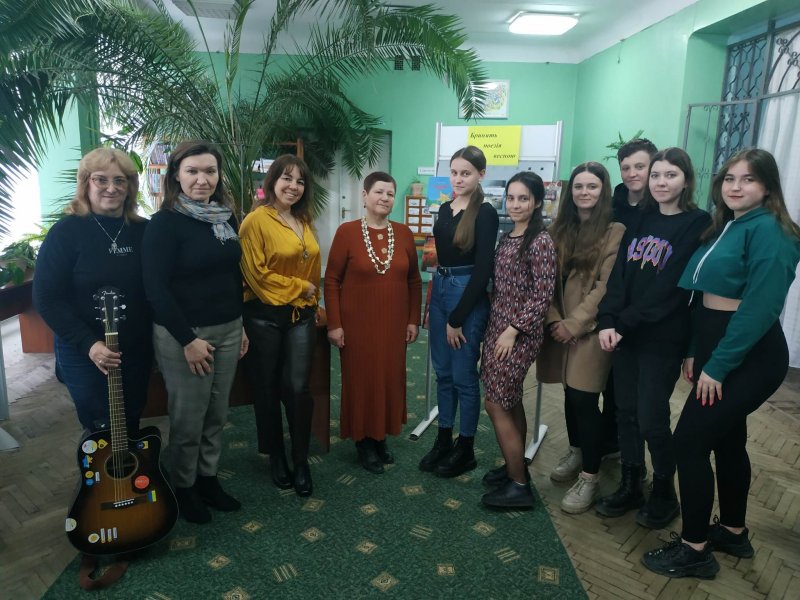 Поетична година ”Бринить поезія весною” (Тиждень юнацької книги)