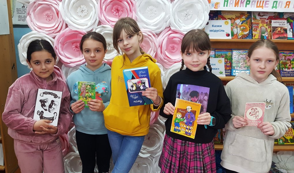 Виставка-гуморина ”Усміхнемося разом, друзі!” (До Всесвітнього дня сміху)