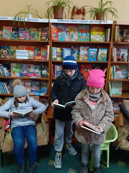 Виставка-порада ”Зверни своє серце до книги!”