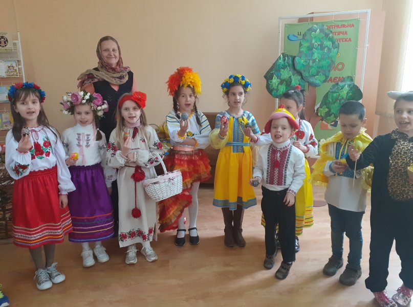 Народознавчі посиденьки «Великодня радість землю обіймає»