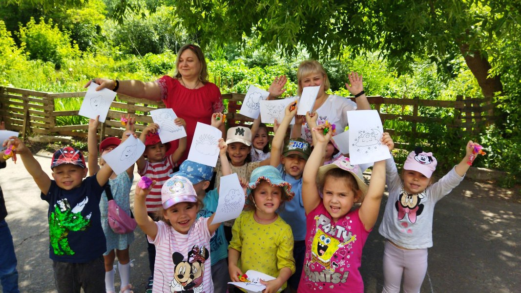 Бібліотечний килим ”Бібліотека під зеленими вітрилами” Бібліотека під відкритим небом