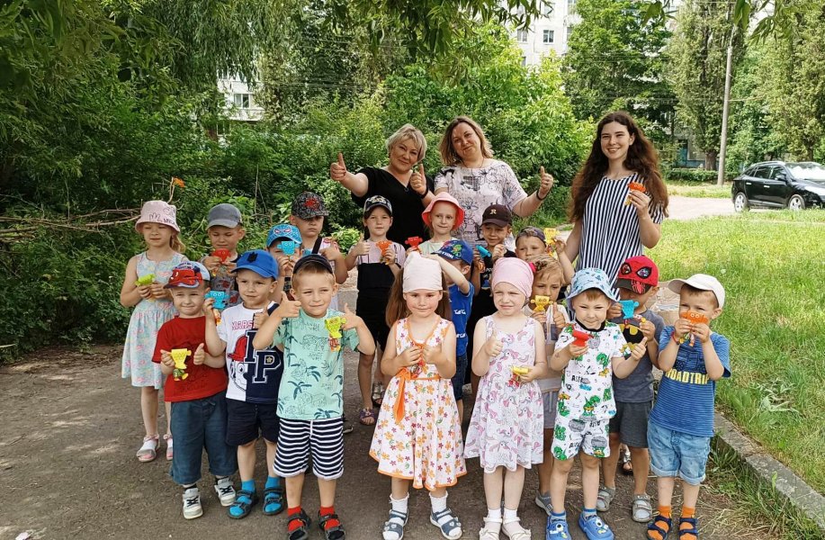 Бібліотстихія ”Дитинство - гомін, весело усюди” Бібліотека під відкритим небом