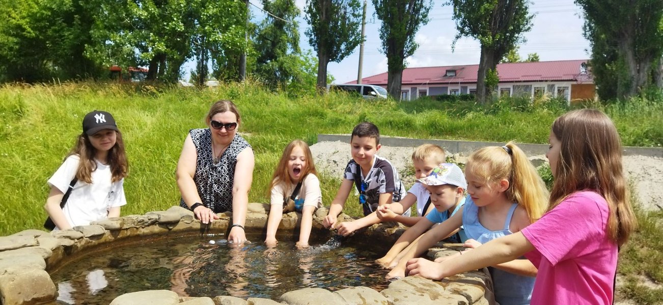 Бібліотстихія ”Дитинство - гомін, весело усюди” Бібліотека під відкритим небом