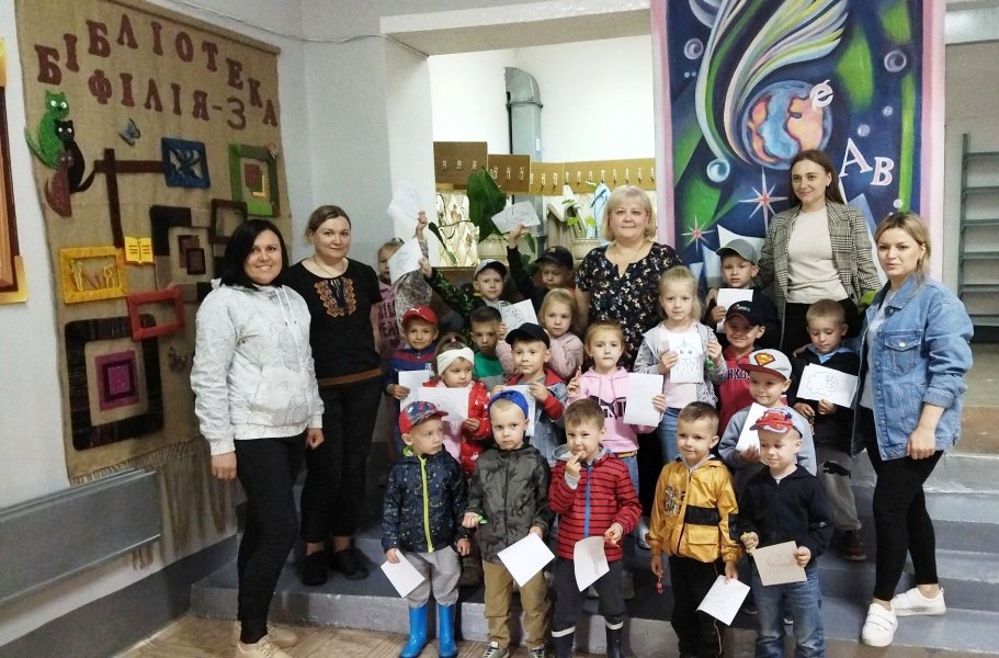 Червневий глазур «Бібліотека збирає друзів» Бібліотека під відкритим небом 