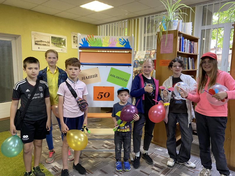 Розважальні варіації «Яскрава веселка літніх канікул» Бібліотека під відкритим небом