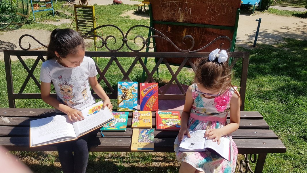Літературна подорож ”Літня колекція пригод” Бібліотека під відкритим небом