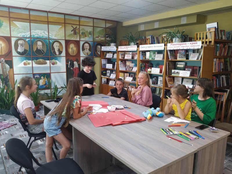 Літня тераса ”У дружбі наша сила” Бібліотека під відкритим небом