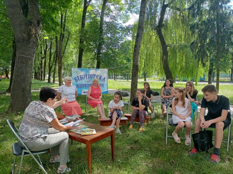 Читацькі перегони «Стежками книжкового літа» Бібліотека під відкритим небом