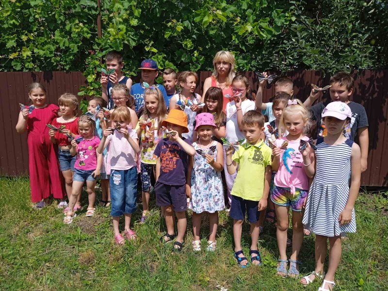 Творча лабораторія ”Барвистий метелик” Бібліотека під відкритим небом