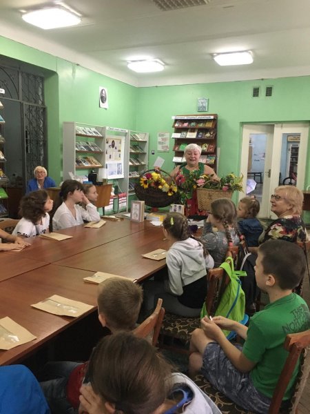 Свято квітів ”Квіти - усмішка природи” Бібліотека під відкритим небом
