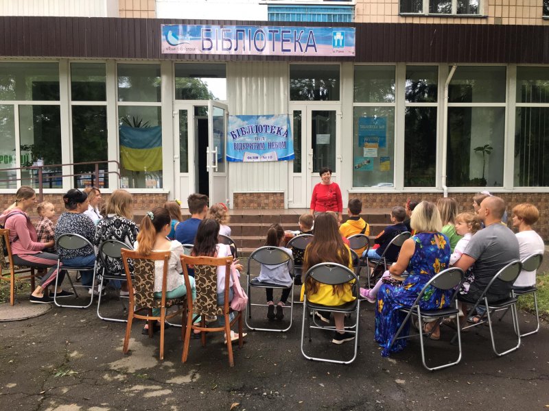 Патріотичний майданчик ”Ми діти твої, Україно” Бібліотека під відкритим небом