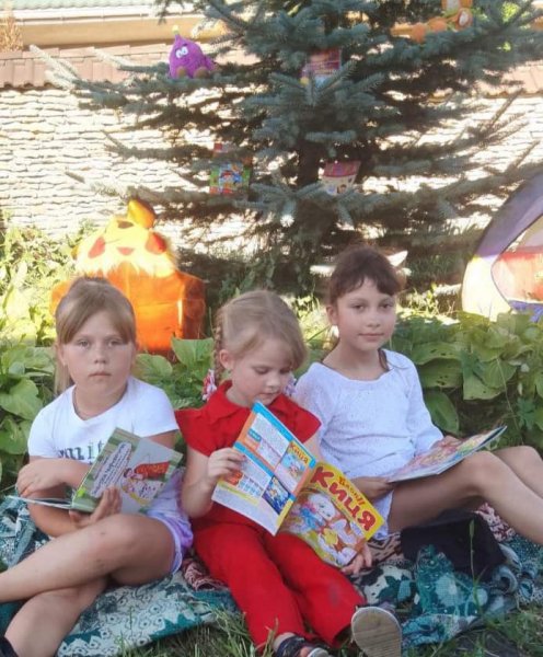 Бібліо-пікнік «Веселися, грай і книжечки читай!»  Бібліотека під відкритим небом