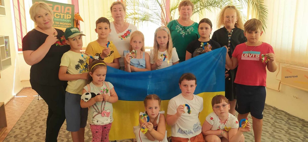 Патріотичний коктейль ”Це моя Україна, це моя Батьківщина” Бібліотека під відкритим небом