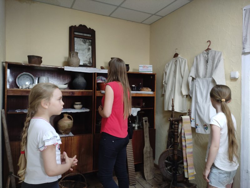Народознавча світлиця
