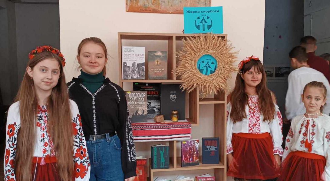 Виставка – інсталяція «Жорна скорботи»