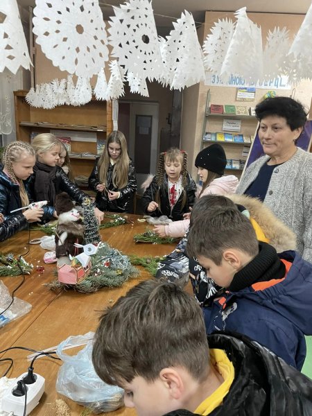 Творча майстерня ”Новорічні віночки своїми руками”