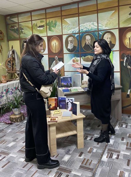Виставка книг ”Леся Українка - поетеса хоробрості і боротьби”