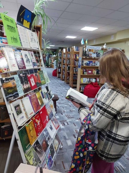 Книжкова виставка ”Слова самі складаються в вірші” (Національний тиждень читання)