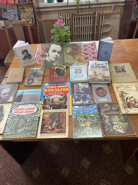 Книжкова виставка-портрет ”Невмируще слово Кобзаря”